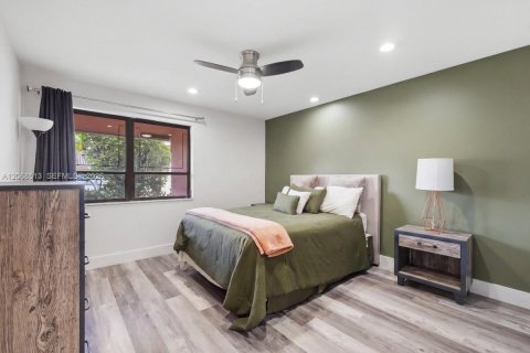 Casa en venta en Tamarac, Florida, 3 dormitorios, 220.92 m2 № 2300084 - foto 24