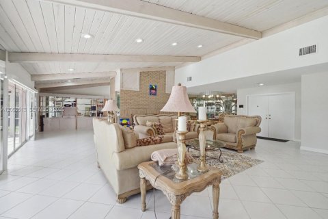 Casa en venta en Tamarac, Florida, 3 dormitorios, 220.92 m2 № 2300084 - foto 18