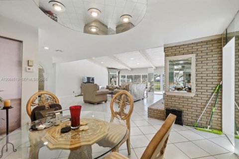 Casa en venta en Tamarac, Florida, 3 dormitorios, 220.92 m2 № 2300084 - foto 20