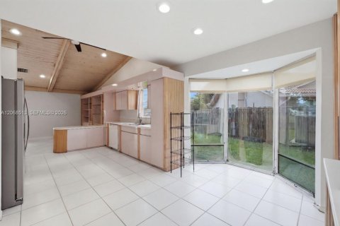 Casa en venta en Tamarac, Florida, 3 dormitorios, 220.92 m2 № 2300084 - foto 4