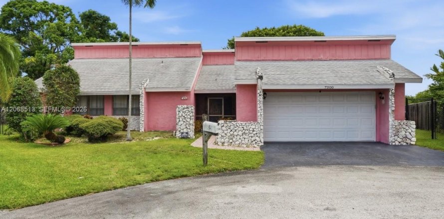 Casa en Tamarac, Florida 3 dormitorios, 220.92 m2 № 2300084