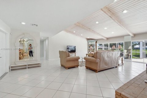 Casa en venta en Tamarac, Florida, 3 dormitorios, 220.92 m2 № 2300084 - foto 15