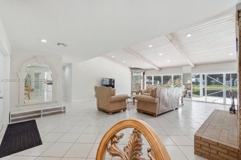 Casa en venta en Tamarac, Florida, 3 dormitorios, 220.92 m2 № 2300084 - foto 23