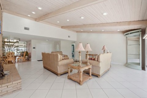 Casa en venta en Tamarac, Florida, 3 dormitorios, 220.92 m2 № 2300084 - foto 10