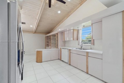 Casa en venta en Tamarac, Florida, 3 dormitorios, 220.92 m2 № 2300084 - foto 22