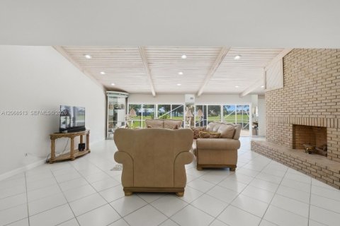 Casa en venta en Tamarac, Florida, 3 dormitorios, 220.92 m2 № 2300084 - foto 17