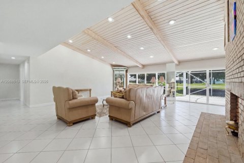 Casa en venta en Tamarac, Florida, 3 dormitorios, 220.92 m2 № 2300084 - foto 14