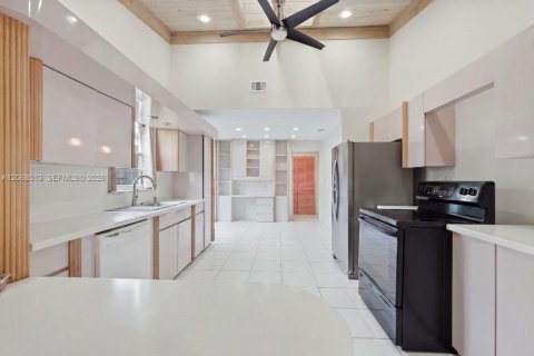 Casa en venta en Tamarac, Florida, 3 dormitorios, 220.92 m2 № 2300084 - foto 7