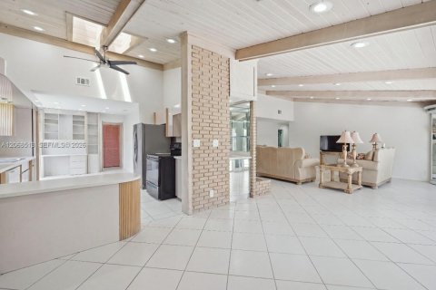 Casa en venta en Tamarac, Florida, 3 dormitorios, 220.92 m2 № 2300084 - foto 5