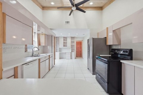 Casa en venta en Tamarac, Florida, 3 dormitorios, 220.92 m2 № 2300084 - foto 8