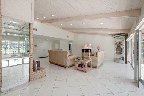Casa en venta en Tamarac, Florida, 3 dormitorios, 220.92 m2 № 2300084 - foto 13