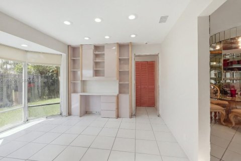 Casa en venta en Tamarac, Florida, 3 dormitorios, 220.92 m2 № 2300084 - foto 3
