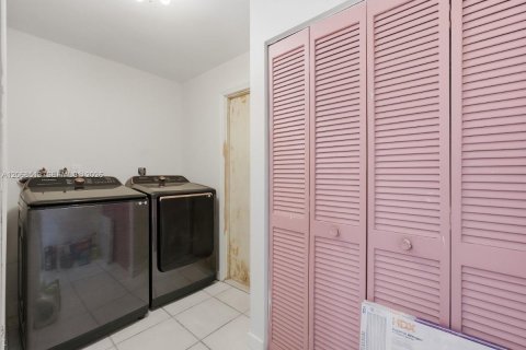 Casa en venta en Tamarac, Florida, 3 dormitorios, 220.92 m2 № 2300084 - foto 11