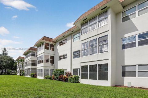 Condo in Lauderdale Lakes, Florida, 1 bedroom  № 2014124 - photo 29