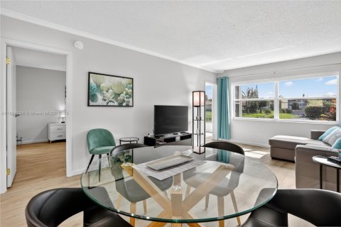 Condo in Lauderdale Lakes, Florida, 1 bedroom  № 2014124 - photo 16