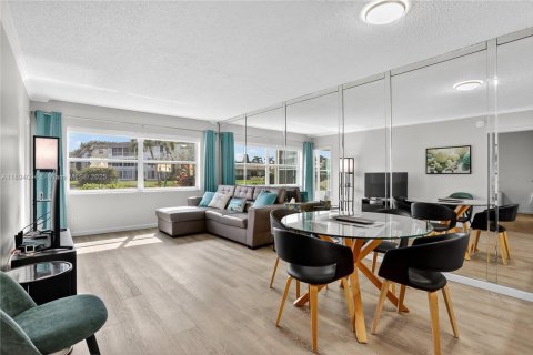 Condo in Lauderdale Lakes, Florida, 1 bedroom  № 2014124 - photo 15