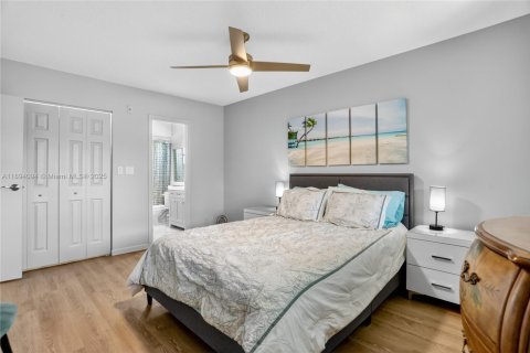 Condo in Lauderdale Lakes, Florida, 1 bedroom  № 2014124 - photo 26