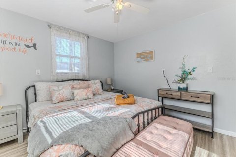House in Weeki Wachee, Florida 4 bedrooms, 115.94 sq.m. № 2230232 - photo 25