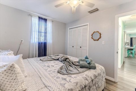 House in Weeki Wachee, Florida 4 bedrooms, 115.94 sq.m. № 2230232 - photo 30
