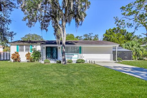 House in Weeki Wachee, Florida 4 bedrooms, 115.94 sq.m. № 2230232 - photo 12