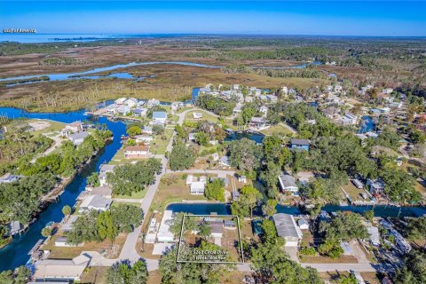House in Weeki Wachee, Florida 4 bedrooms, 115.94 sq.m. № 2230232 - photo 11