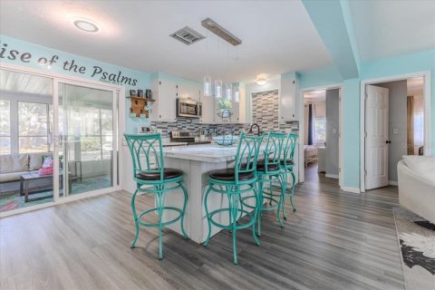 House in Weeki Wachee, Florida 4 bedrooms, 115.94 sq.m. № 2230232 - photo 21