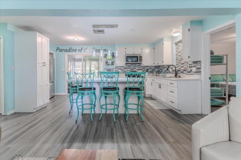 House in Weeki Wachee, Florida 4 bedrooms, 115.94 sq.m. № 2230232 - photo 19