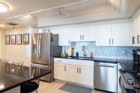 Condo in West Palm Beach, Florida, 3 bedrooms  № 2246330 - photo 19