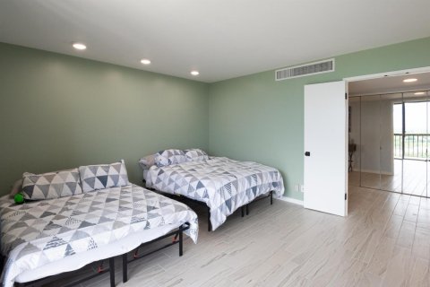Condo in West Palm Beach, Florida, 3 bedrooms  № 2246330 - photo 26