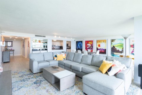 Condo in West Palm Beach, Florida, 3 bedrooms  № 2246330 - photo 16