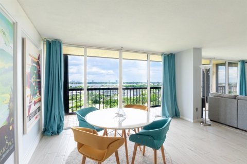 Condo in West Palm Beach, Florida, 3 bedrooms  № 2246330 - photo 7