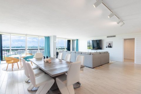 Condo in West Palm Beach, Florida, 3 bedrooms  № 2246330 - photo 6