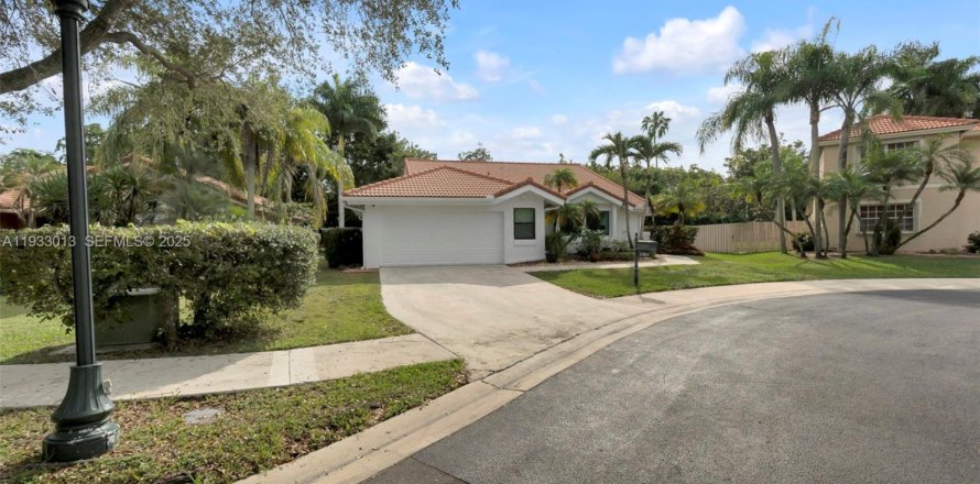 House in Weston, Florida 3 bedrooms, 177.81 sq.m. № 1991804