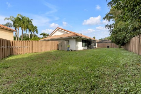 House in Weston, Florida 3 bedrooms, 177.81 sq.m. № 1991804 - photo 24