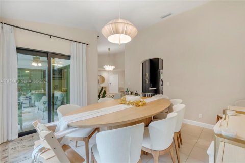 House in Weston, Florida 3 bedrooms, 177.81 sq.m. № 1991804 - photo 11