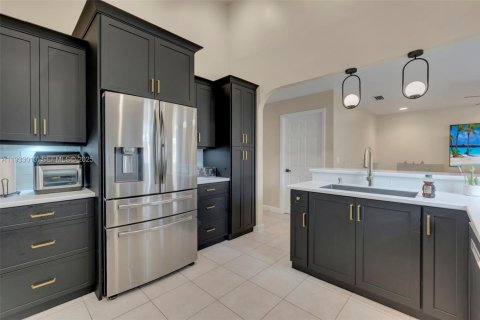 House in Weston, Florida 3 bedrooms, 177.81 sq.m. № 1991804 - photo 3