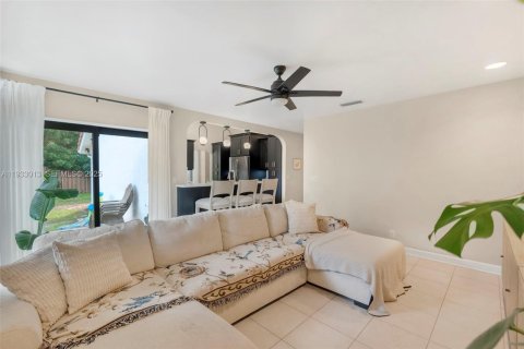 House in Weston, Florida 3 bedrooms, 177.81 sq.m. № 1991804 - photo 30