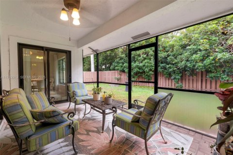 House in Weston, Florida 3 bedrooms, 177.81 sq.m. № 1991804 - photo 8