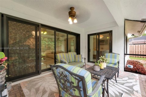 House in Weston, Florida 3 bedrooms, 177.81 sq.m. № 1991804 - photo 9