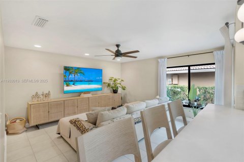 House in Weston, Florida 3 bedrooms, 177.81 sq.m. № 1991804 - photo 2