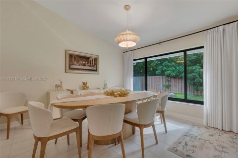 House in Weston, Florida 3 bedrooms, 177.81 sq.m. № 1991804 - photo 13