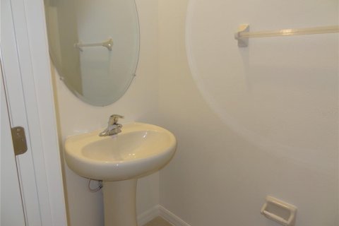Снять в аренду таунхаус в Холидэй, Флорида 5 комнат, 151.8м2, № 1736812 - фото 11