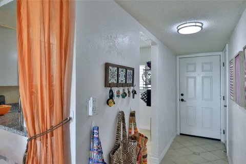 Condo in Daytona Beach, Florida, 2 bedrooms  № 1798379 - photo 8