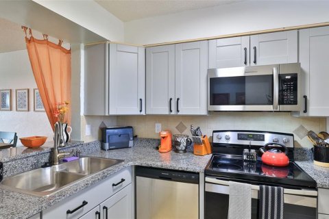 Condo in Daytona Beach, Florida, 2 bedrooms  № 1798379 - photo 9