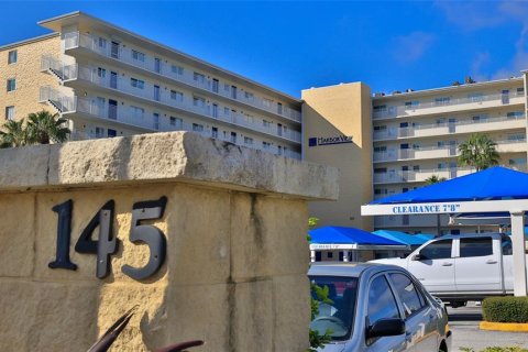 Condo in Daytona Beach, Florida, 2 bedrooms  № 1798379 - photo 1