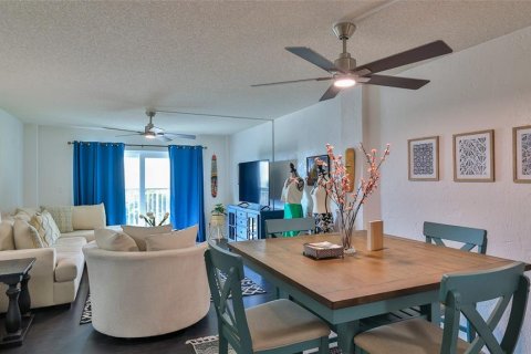 Condo in Daytona Beach, Florida, 2 bedrooms  № 1798379 - photo 16