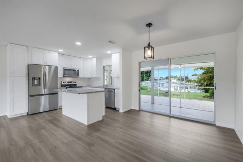 Casa en venta en Punta Gorda, Florida, 3 dormitorios, 137.5 m2 № 2325217 - foto 6
