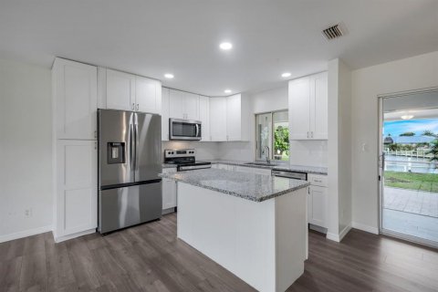 Casa en venta en Punta Gorda, Florida, 3 dormitorios, 137.5 m2 № 2325217 - foto 8