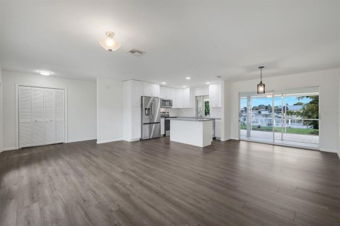 Casa en venta en Punta Gorda, Florida, 3 dormitorios, 137.5 m2 № 2325217 - foto 4