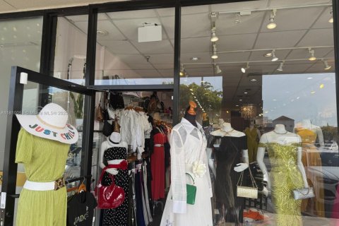 Propiedad comercial en venta en Aventura, Florida № 1865512 - foto 2